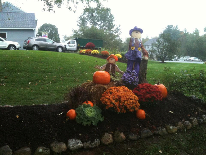 fall-planting-with-scarecrow